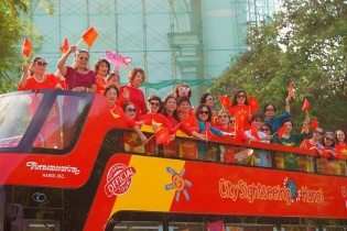 Trải nghiệm miễn phí xe bus 2 tầng trong ngày kỷ niệm 70 năm giải phóng Thủ đô