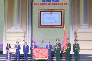 Thị xã Sơn Tây nhận Huân chương Lao động hạng Nhì, sớm trở thành trung tâm kinh tế phía Tây Hà Nội