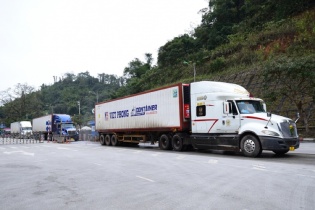 Cửa khẩu Đồng Đăng, Lạng Sơn đón 200 container nông sản xuất khẩu mỗi ngày