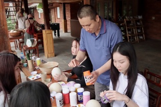 Họa sỹ Nguyễn Minh Hoàng: Đưa nét vẽ lên những chất liệu “khó nhằn”