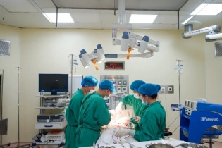 Đến năm 2030, giảm ít nhất 20% trường học, bệnh viện và nhà hát công lập Đến năm 2030, giảm ít nhất 20% trường học, bệnh viện và nhà hát công lập