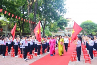 Bộ Nội vụ giải đáp điều kiện chuyển từ viên chức sang công chức