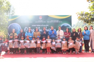 Tuổi trẻ ngành Tài chính gieo yêu thương, nâng bước trẻ nhỏ vùng cao