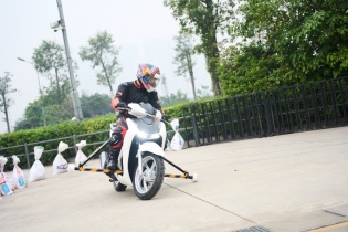 Chuẩn an toàn xe máy trong lộ trình phát triển giao thông xanh