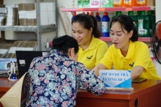 Hà Nội chi trả gộp 2 tháng lương hưu, kèm quà Tết cho người hưởng