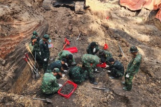 Đào thêm 300 m3 đất, tìm thấy 12 hài cốt liệt sĩ tại Công viên Lê Thị Riêng