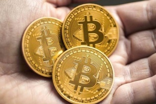 Bán đồng Bitcoin lì xì Tết, thu vài triệu đồng/ngày