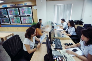 Thị trường chứng khoán: Hàng tỷ USD chực chờ "tham chiến"