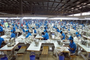 Hiệp định CPTPP tiếp lửa cổ phiếu dệt may