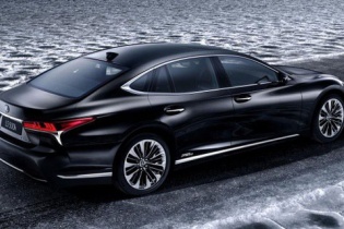 Lexus mạnh tay giảm giá xe xanh hybrid