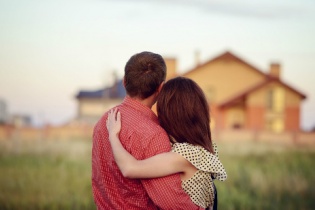 Mua nhà đất xa trung tâm, tôi phải bán vội sau 3 năm ở dù lỗ nửa tỷ