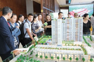 Bất động sản TP.HCM: Giá khu Đông, khu Tây lại "nhảy múa"