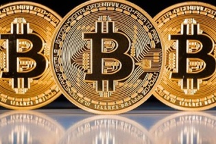 Giá Bitcoin hôm nay lao dốc trước tin đồn sắp phải chịu thuế