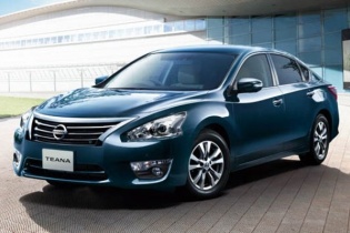 Toyota ra Vios dưới nửa tỷ, Nissan giảm ngay hơn trăm triệu