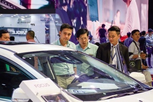 Khan hàng, hiếm xe nhập, khó có kỳ vọng giá xe giảm