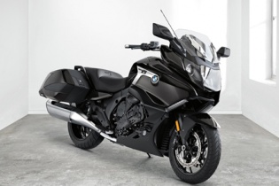 Siêu môtô K1600B 2018 chính hãng BMW cập cảng Sài Gòn