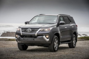 Toyota ra Fortuner mới với giá bán mới, khách hàng phải "rút ví" chi thêm gần 50 triệu đồng