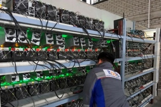 Thợ đào tiền ảo "mất Tết" vì bong bóng Bitcoin vỡ