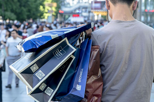 Những dấu hiệu cho thấy bạn sẽ không bao giờ giàu được