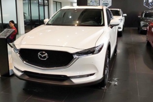 Ô tô tiếp đà nhấn ga giảm giá