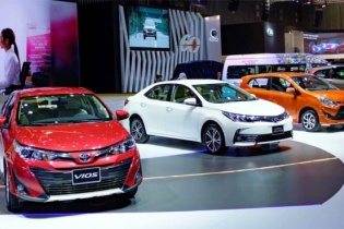 Giảm giá không phanh, các hãng ô tô dìm nhau xuống đáy?