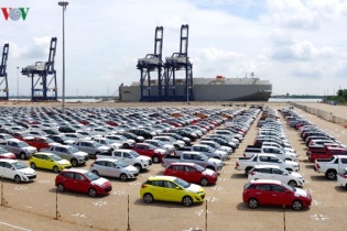 Xe nhập khẩu “tăng tốc” về, giá xe giảm mạnh