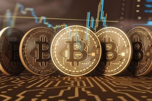 Sốc với giá tiền ảo Bitcoin,"bay hơi" hơn 3.000 USD chỉ sau một ngày
