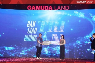 Gamuda Land trao xe Mercedes Benz C200 cho khách hàng may mắn