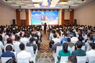 Giới trẻ Việt khắp thế giới đổ về Việt Nam học phi công