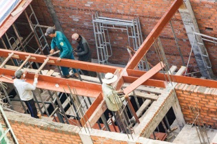 Nhà thầu xây lắp “đau đầu” vì giá xi măng tăng cao ​