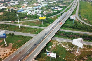 Ngành địa ốc: Nhộn nhịp “kẻ đến, người đi”