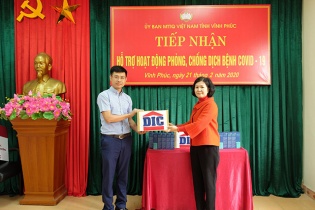 Tập đoàn DIC trao tặng Vĩnh Phúc 3.000 chai dung dịch sát khuẩn 