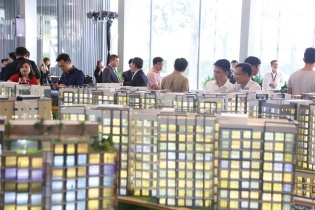 Khổ như mua nhà trả góp