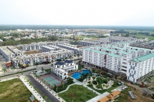 Nhà cho người nghèo như “hình chạy theo bóng”