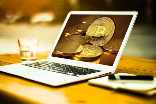 Giá Bitcoin áp sát cột mốc 12.000 USD