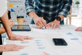 Làm gì khi nhân sự dịch chuyển hàng loạt vào cuối năm?