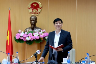 Bộ trưởng Bộ Y tế yêu cầu đẩy nhanh tốc độ xét nghiệm COVID-19