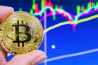 Bitcoin lập kỷ lục trên 37.000 USD, lần đầu tiên tổng vốn hóa thị trường vượt 1.000 tỷ USD