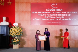 Nữ giáo sư đầu ngành vắc xin nhận danh hiệu Anh hùng lao động thời kỳ Đổi mới