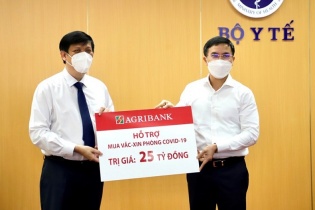 Agribank ủng hộ 53 tỷ đồng trong đợt cao điểm phòng chống dịch Covid-19