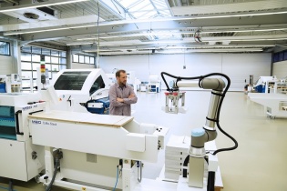 Universal Robots ra mắt mẫu robot cải tiến có tải trọng lớn