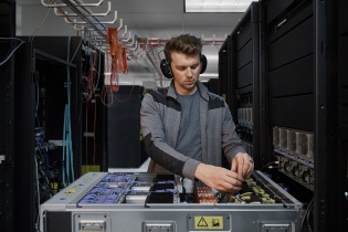 IBM ra mắt hệ thống máy chủ đầu tiên trên nền tảng Power10