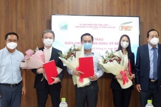 Long An trao 3 giấy chứng nhận đăng ký đầu tư với tổng vốn trên 1.208 tỷ đồng