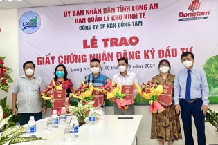 Long An trao giấy chứng nhận đăng ký đầu tư 4 dự án có vốn 3.955 tỷ đồng