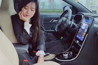 Lướt Shopee khi chờ sạc xe VinFast VF e34: “Trải nghiệm thú vị”