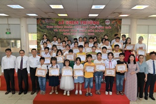Vedan Việt Nam khen thưởng 701 con em cán bộ có thành tích học tập tốt 