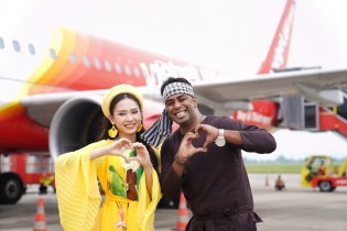 Bay Vietjet vui Tết Trung Thu tưng bừng cùng Hoa hậu Thế giới Việt Nam 2022 Huỳnh Nguyễn Mai Phương