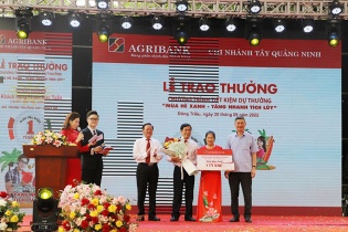 Agribank trao sổ tiết kiệm 1 tỷ đồng cho khách hàng trúng giải Đặc biệt