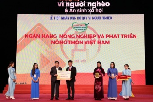 Agribank ủng hộ 2 tỷ đồng Quỹ Vì người nghèo và an sinh xã hội thành phố Hà Nội