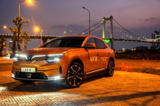 Chuyên gia xe thế giới đánh giá về VF 8: “Một mẫu xe tinh tế và ấn tượng”